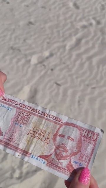 Нашли на пляже Пилар 100 кубинских песо #куба #beach #cayococo смотреть онлайн