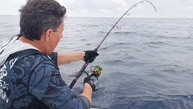 Рыбалка на Мальдивах. Охотники на гигантскую тревелли