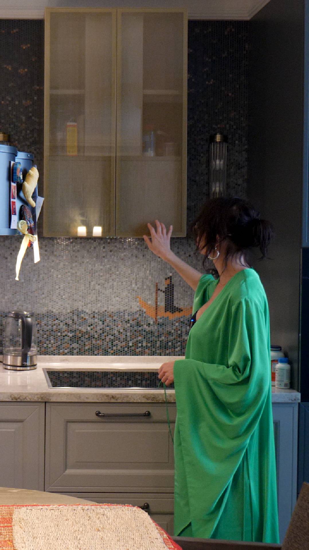 Дизайн кухни с необычной верхней частью смотреть онлайн