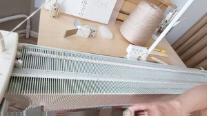 2. Платье начинаем сбавки от низа до проймы