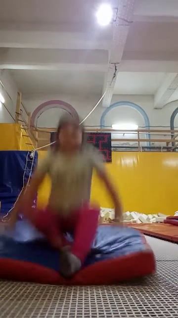 3 часть - тренировка на батуте смотреть онлайн