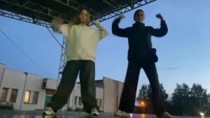 Девочки классно танцуют под GODZILLA - Гроза не грозила, я ?