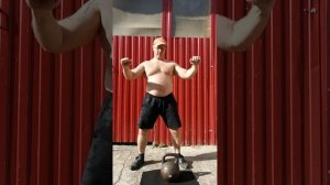 тяга гири к подбородку. 32 кг.