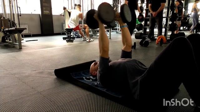 Разводки с гантелями на полу. смотреть онлайн