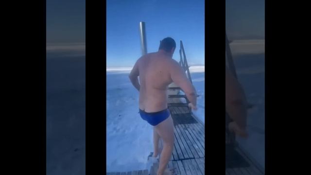 Озеро Байкал в Феврале I Пещеры, Хивусы, Каток, Прорубь, смотреть онлайн