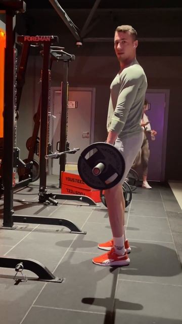 Тяга штанги к поясу в наклоне #beastmode #gym #fitnesstips #gymtips #online смотреть онлайн