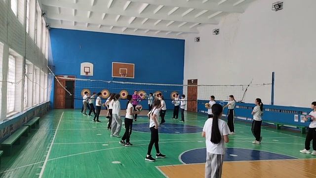 Урок физической культуры в 5 в классе "Обучение основн? смотреть онлайн