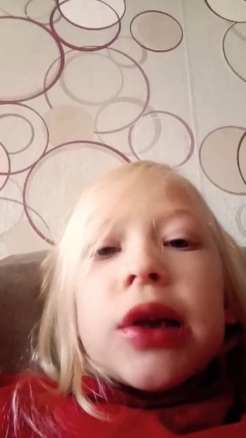 ем гранат♥️а вот @~Prosto Sonya~ он ей кислый. смотреть онлайн