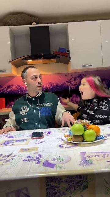 Папа достал петь на весь дом😡 #shorts #юмор #жиза #вайны #shortvideo #ladymilana смотреть онлайн