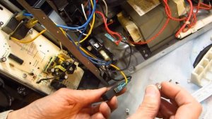 Микроволновка Gorenje GMO-20 перестала включатся, не реагир?