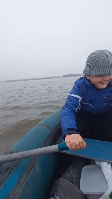 Сильное течение сносит лодку от берега в залив. Так де смотреть онлайн