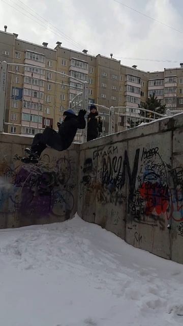 мем #спорт #flips #shorts #сальто #сальтоназад #мем #батут #flip # смотреть онлайн