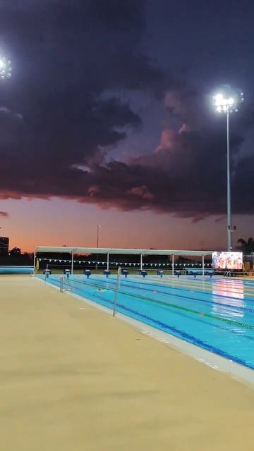 Бассейн в Австралии #австралия #бассейн #плавание #пут? смотреть онлайн