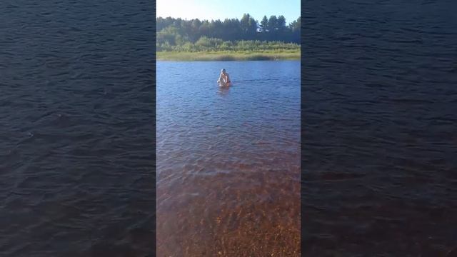 Тимур впервые покупался в Коми речке #ижма #ухта #Респу смотреть онлайн