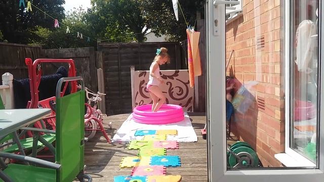 Сюрприз. 🤗 Новый бассейн. 🌞🏊 смотреть онлайн