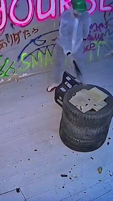 Телевизор в пакете #тбилиси #party #batumi #georgia #sakartvelo смотреть онлайн