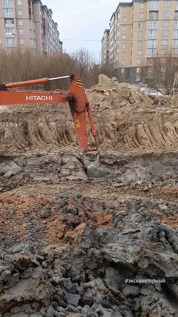 Глина плохо держит вес экскаватора 😁 #экскаватор #маш смотреть онлайн