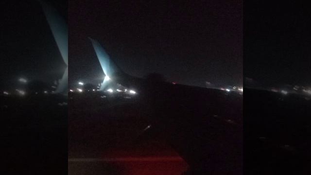 Над городом Сочи - тёмные ночи! Ночная посадка в аэропо смотреть онлайн