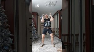 Трастеры с гирями по 32 кг, 22 раза.