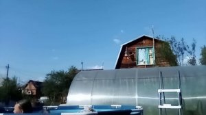 купаемся в бассейне