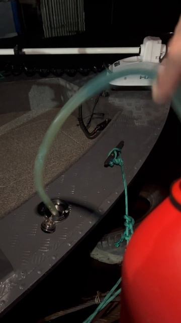 Перекачка топлива. #boat #лодка #спиннинг #спиннингслодк? смотреть онлайн