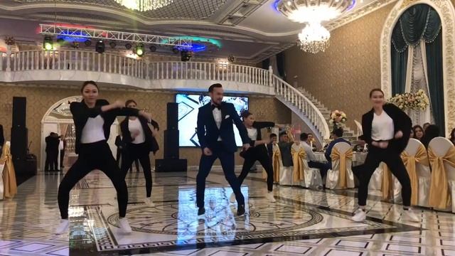 Танцевальное открытие торжества