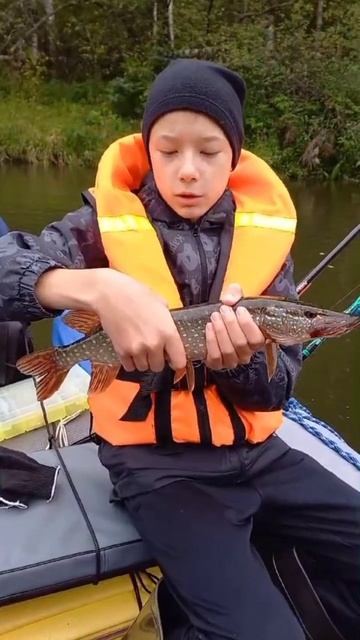 Поймал щуку на реке Чусовая #рек #рыбалка #fishing #щука #чу