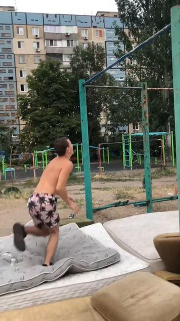 Первый видос на канал,завтра будем уже больше давать и смотреть онлайн