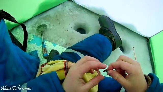 Зимняя рыбалка в с палатки на окуня смотреть онлайн