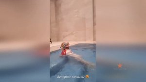 Дочка Ольги Орловой занимается в бассейне!
