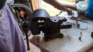 Как установить тиски?