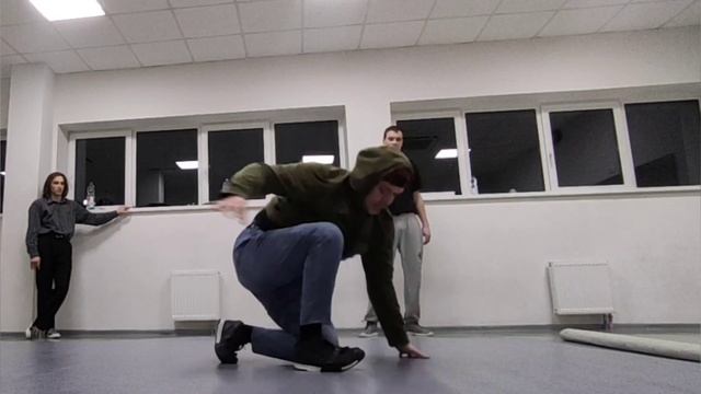 движения #брейкданс #брейкинг #powermove #trix #funk #breakdance #bboystance #bboyworld #bboy смотреть онлайн