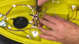 Установка і монтаж ехолота Lucky FF918 на кораблик D19. Відео