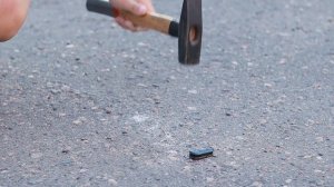 Разбиваю часы Xiaomi mi band 5 молотком