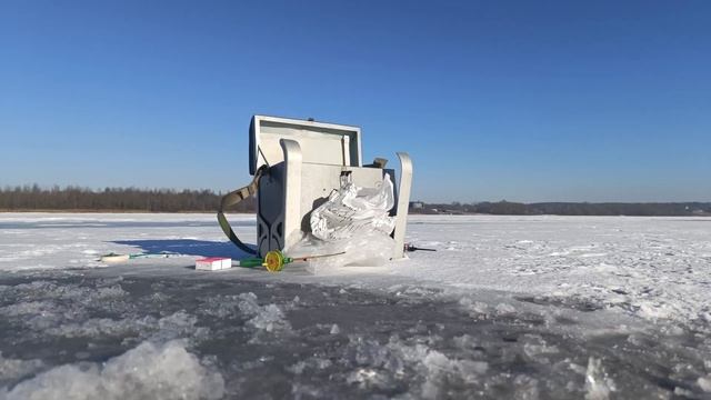 Наконец-то лёд встал. Зимняя рыбалка на "Минском" море смотреть онлайн