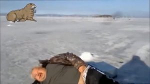 Пьяный мужик на льду