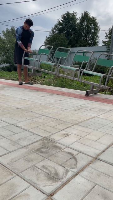 Когда нет гантелей но очень хочется качнуть бицепс😹 смотреть онлайн