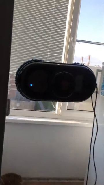 РОБОТ МОЙЩИК ОКОН HOBOT-168 В ДЕЙСТВИИ смотреть онлайн