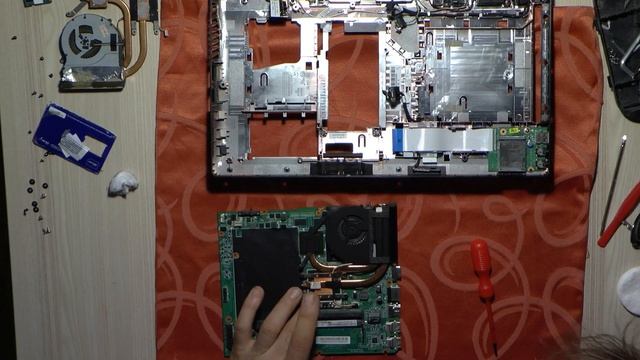 Lenovo Z580 - разборка, замена материнской платы, замена клавиатуры, процессора, термопасты.