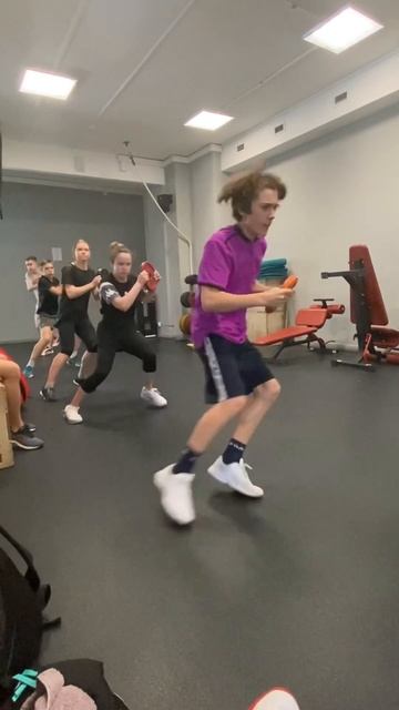 Тренировка по физической подготовке с нашим тренером смотреть онлайн