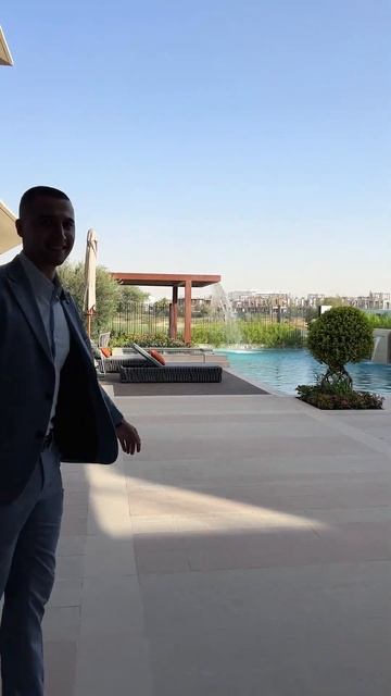 Бассейн с шикарным видом на гольф поле #shorts смотреть онлайн