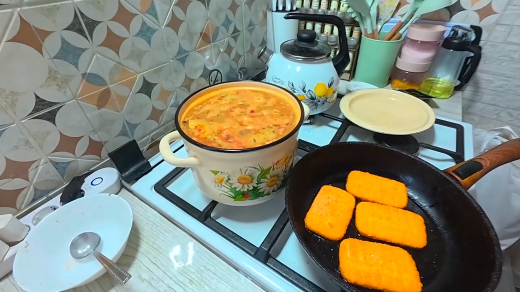 Бургеры и Вкусный супчик. Хлопочу на кухне смотреть онлайн