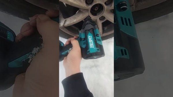 китайский гайковерт аккумуляторный за 4000 рублей. Kingtree