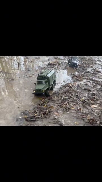 Газ 66 объезжает Урал 4320. Шишига на бездорожье. Грузово? смотреть онлайн