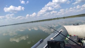 Отводной поводок с лодки или рыбалка на окуня в жару