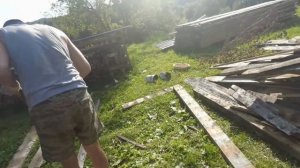 Разбираем дровяник соседа. Жизнь в деревне после переезда.