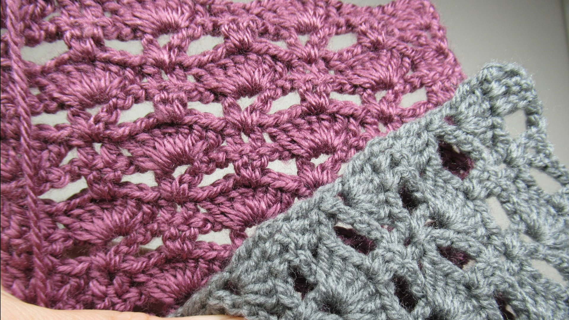 Как связать крючком красивый узор с веерочками смотреть онлайн