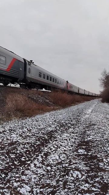 "НА ВЗЛЕТ"Тепловоз ТЭП70 С пассажирским поездом Москва- смотреть онлайн