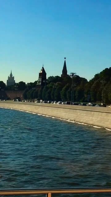 Прогулки по Москве на хаусботе #houseboat #хаусбот #домнаводе #жизньнаводе #москва