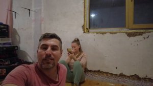 Строим стену. Жизнь в деревне после переезда.